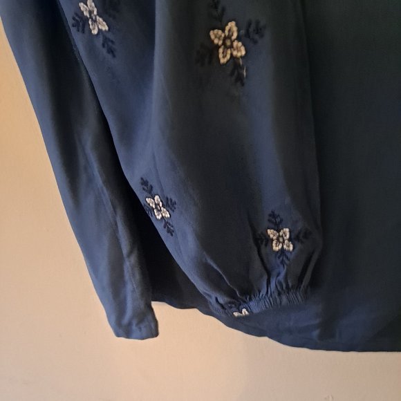 B Boutique Blue Viscose Crewneck Long Sleeve Blouse Top with a back button - S - Picture 8 of 11